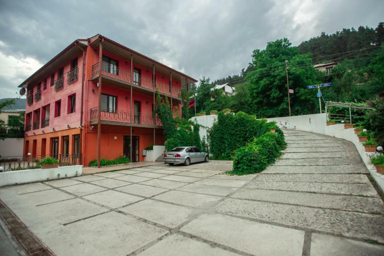 Ariana Family Hotel Dilijan Esterno foto