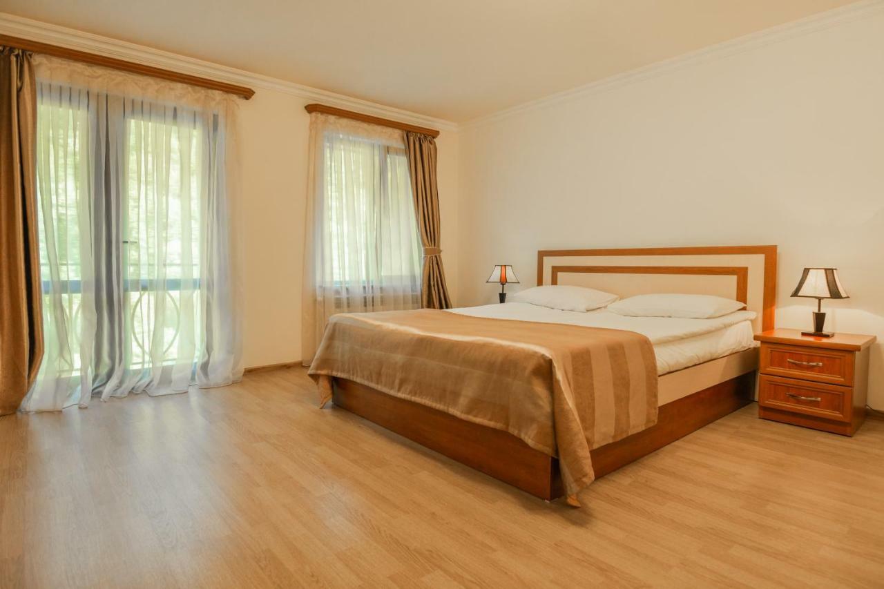 Ariana Family Hotel Dilijan Esterno foto